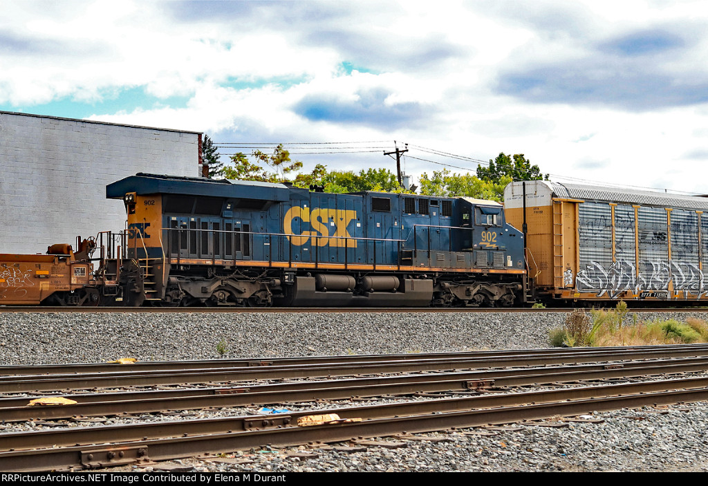 CSX 902 on I-157